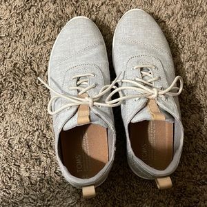 Toms walking Shoes